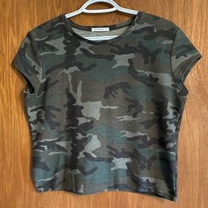 CAMO CROPPED T SHIRT